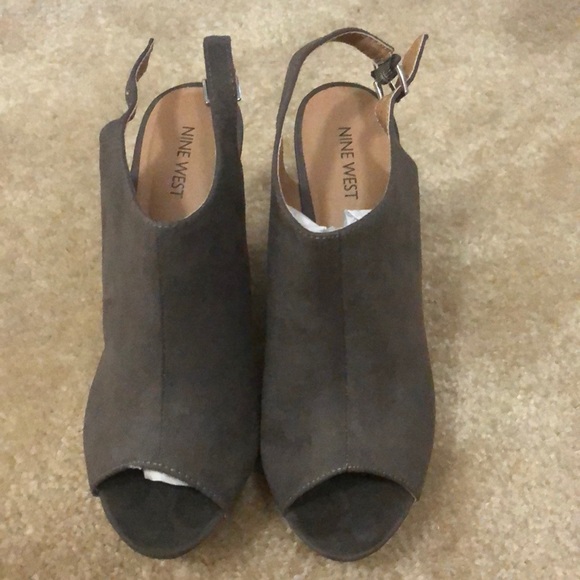 Nine West Wedges Size 9 M Color Grey